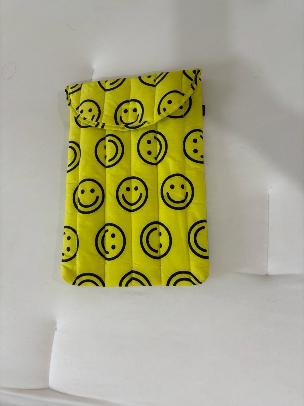 BAGGU Smiley Laptop Sleeve - Picture 2 of 4